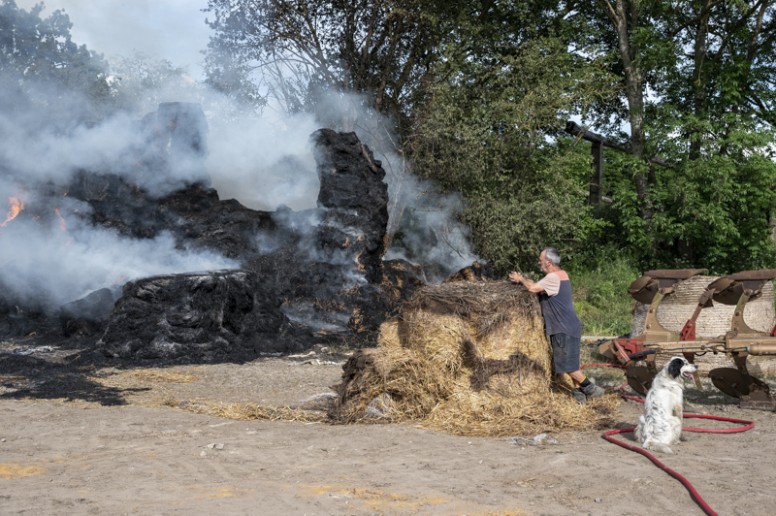 150 tonnes de foin partent en fumÃ©e chez Jean-Marie Pigeon, Ã©leveur Ã  Appenai-sous-BellÃªme, Orne